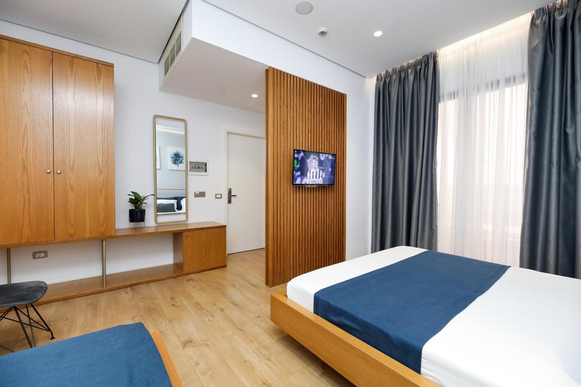 H&M Hotel Vlorë Exteriér fotografie