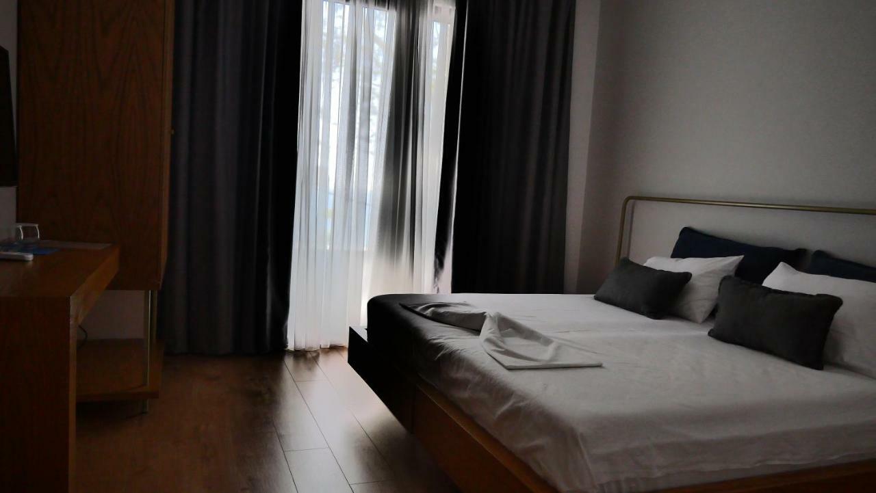 H&M Hotel Vlorë Exteriér fotografie